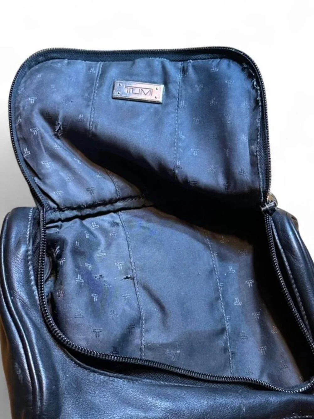 Tumi Toiletry Bag Black Leather Vintsge